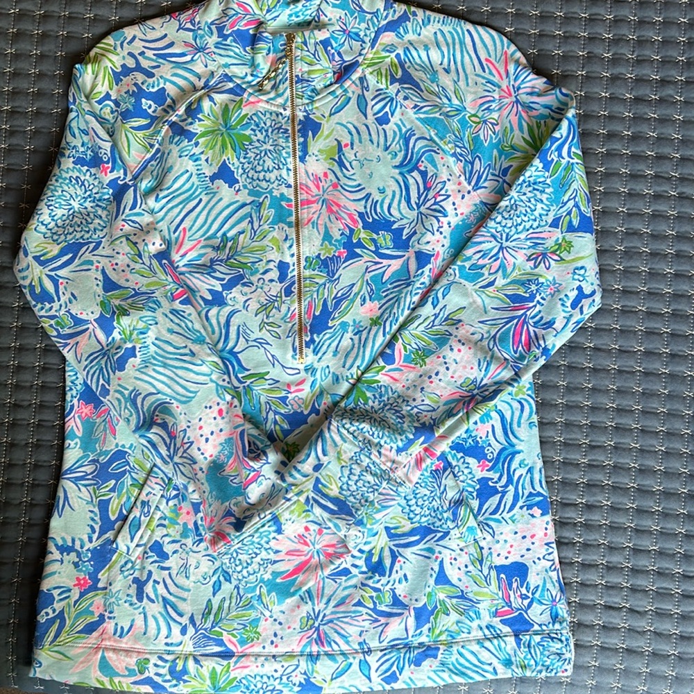 EUC Lilly Pulitzer popover coastal blue lion around